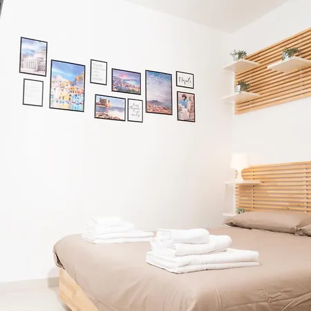 Pizzofalcone - A 5 Min Da P Plebiscito Apartment